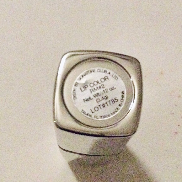 Signature Club A Makeup 6 Pc Set-Powder, Lipstick, Brushes - Picture 4 of 4